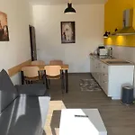 Oeregtoelgy شقة Szár